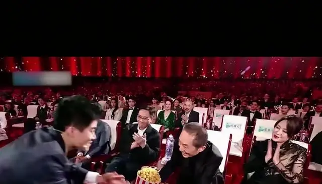 电视剧《主角》首映礼后登陆董宇辉直播间宣发 _ 相关图片
