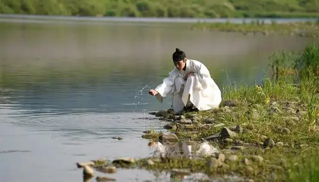 《与王生活的男人》上映5天破百万，朴志训零台词演绎端宗李弘暐 _ 细节速览