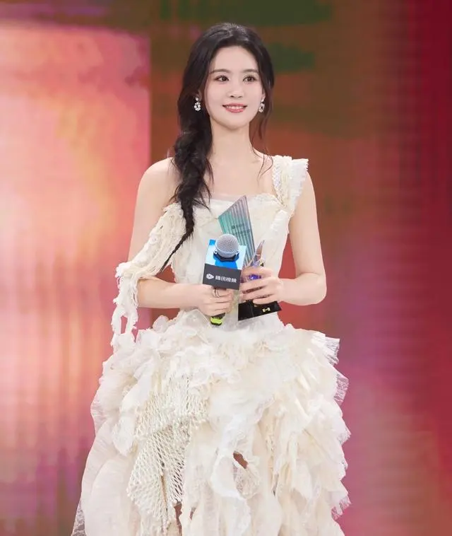 翟一莹侯呈玥张晋宜短剧年产量超百部引行业关注 _ 相关图片